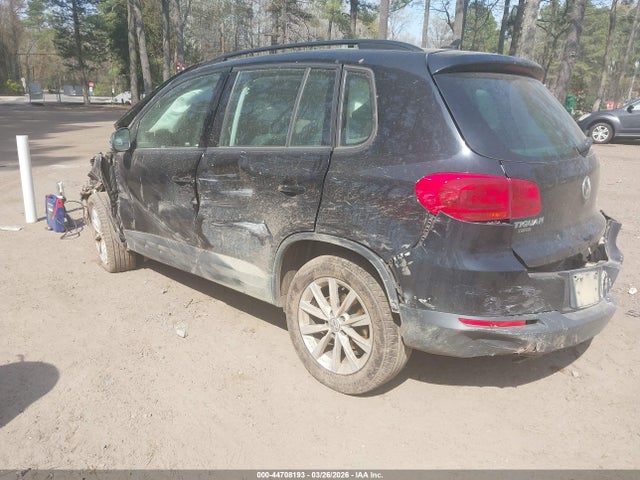 2017 VOLKSWAGEN TIGUAN WVGBV7AX8HK043107 Photo 2