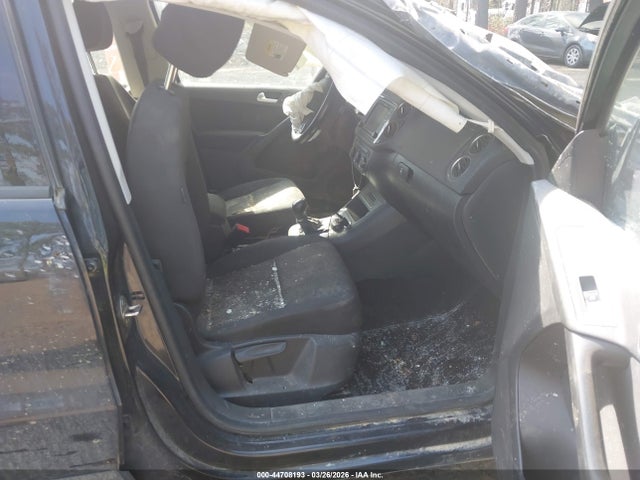 2017 VOLKSWAGEN TIGUAN WVGBV7AX8HK043107 Photo 4