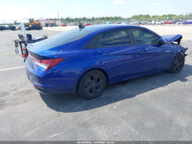 Продажа на аукционе авто 2022 Hyundai Elantra Sel, vin: 5NPLM4AG2NH078066, номер лота: 44708294