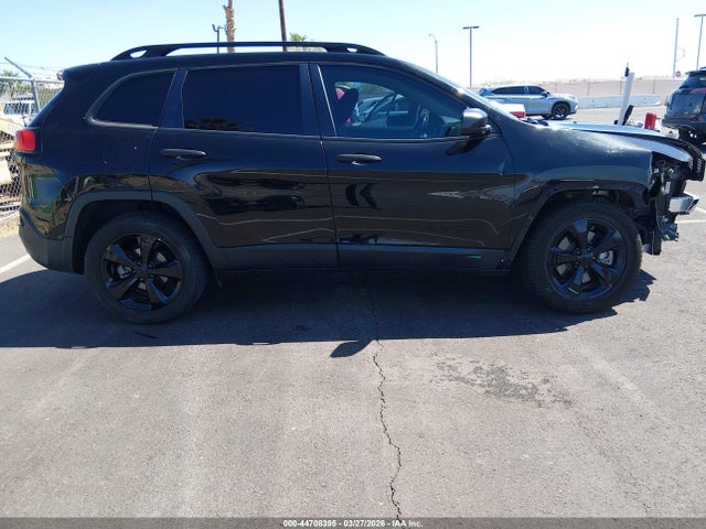 1C4PJLAB8HW654766 Jeep Cherokee Altitude Fwd