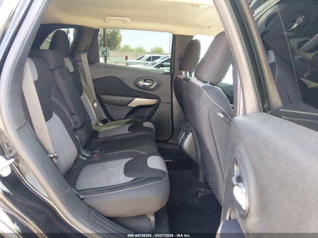 1C4PJLAB8HW654766 Jeep Cherokee Altitude Fwd
