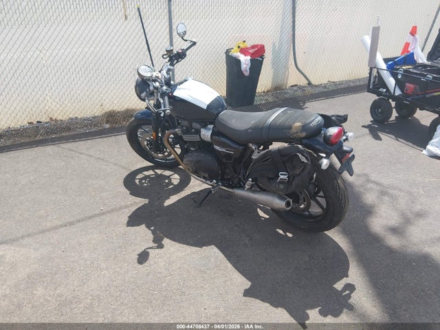 Triumph Motorcycle Street Twin 2020 SMTD31GN8LTAB3677 Image 3