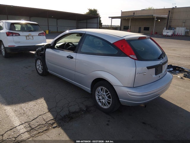 2005 FORD FOCUS 3FAFP31N45R115182 Photo 2