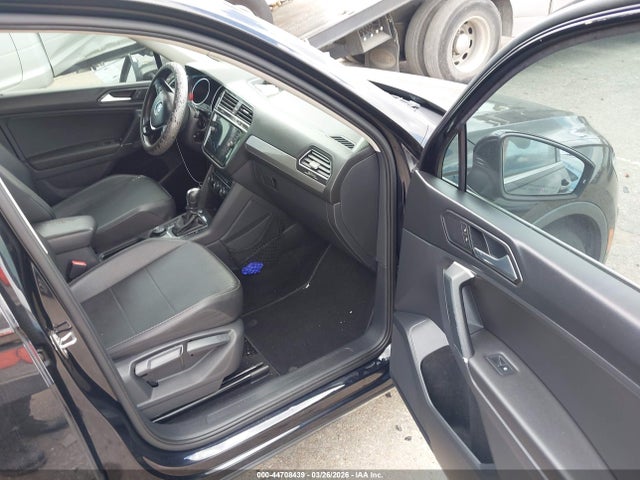 2018 VOLKSWAGEN TIGUAN 3VV2B7AX4JM185466 Photo 4