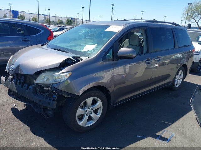 2011 TOYOTA SIENNA 5TDKK3DC6BS053875 Photo 1