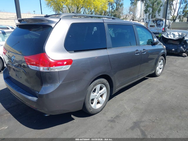 2011 TOYOTA SIENNA 5TDKK3DC6BS053875 Photo 3