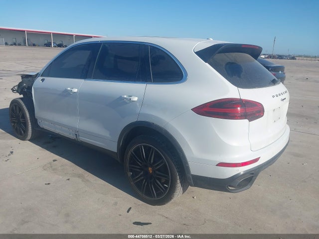 2016 PORSCHE CAYENNE WP1AA2A2XGKA08553 Photo 2