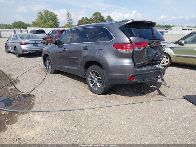 2018 TOYOTA HIGHLANDER 5TDKZRFH2JS547169 Photo 2