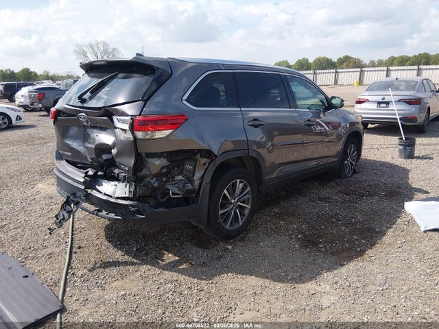 2018 TOYOTA HIGHLANDER 5TDKZRFH2JS547169 Photo 3