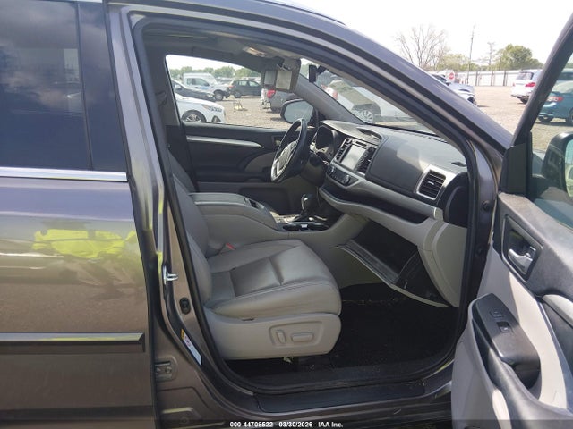 2018 TOYOTA HIGHLANDER 5TDKZRFH2JS547169 Photo 4