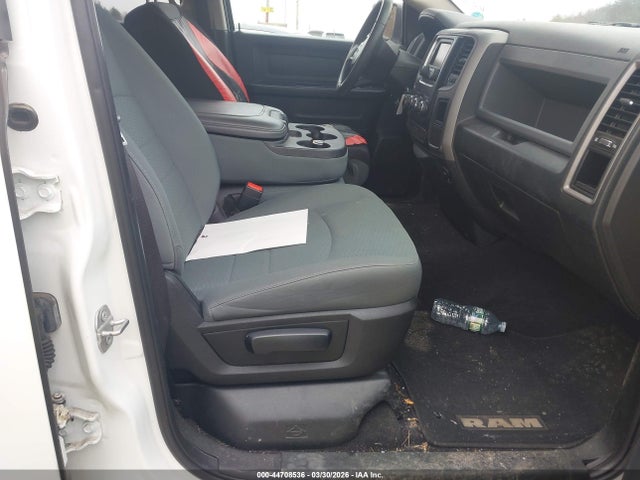 44708536 :رقم المزاد ، 1C6RR7FG7JS209940 vin ، 2018 Ram 1500 Express  4x4 6'4 Box مزاد بيع