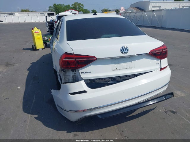 Продажа на аукционе авто 2017 Volkswagen Passat 1.8t R-line, vin: 1VWDT7A36HC040214, номер лота: 44708717