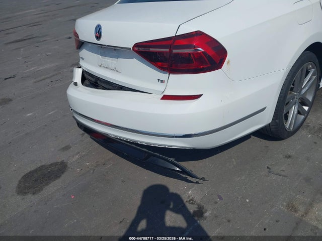 Продажа на аукционе авто 2017 Volkswagen Passat 1.8t R-line, vin: 1VWDT7A36HC040214, номер лота: 44708717