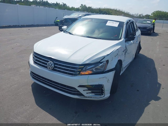 2017 VOLKSWAGEN PASSAT 1VWDT7A36HC040214 Photo 1
