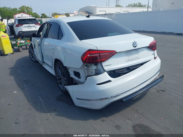 2017 VOLKSWAGEN PASSAT 1VWDT7A36HC040214 Photo 2