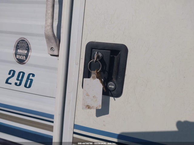 44708790 :رقم المزاد ، 1UJBJ02P711C60216 vin ، 2001 Jayco Eagle مزاد بيع