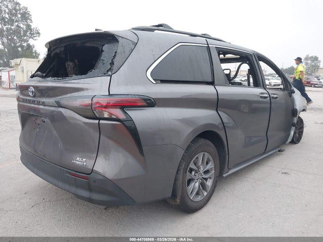 Toyota SIENNA XLE 2021 5TDYRKEC4MS026465 Image 4