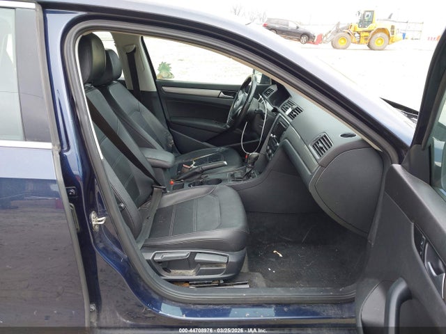 Продажа на аукционе авто 2015 Volkswagen Passat 1.8t Limited Edition, vin: 1VWAT7A3XFC071739, номер лота: 44708976