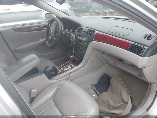 44708988 :رقم المزاد ، JTHBF30G620018381 vin ، 2002 Lexus Es 300 مزاد بيع