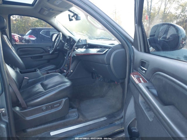 44709011 :رقم المزاد ، 1GYUKCEF5AR136867 vin ، 2010 Cadillac Escalade Premium مزاد بيع