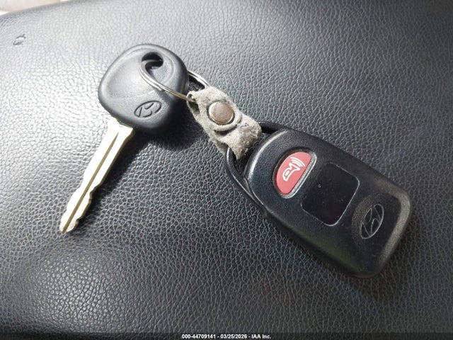 5NPDH4AE1EH532167 Hyundai ELANTRA SE