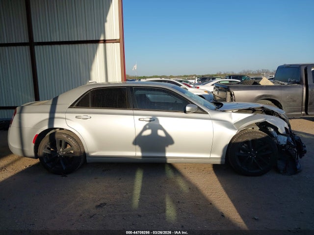 44709298 :رقم المزاد ، 2C3CCABG4PH589973 vin ، 2023 Chrysler 300 300s مزاد بيع