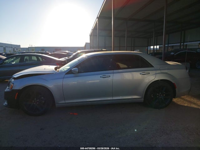 44709298 :رقم المزاد ، 2C3CCABG4PH589973 vin ، 2023 Chrysler 300 300s مزاد بيع