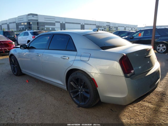 44709298 :رقم المزاد ، 2C3CCABG4PH589973 vin ، 2023 Chrysler 300 300s مزاد بيع