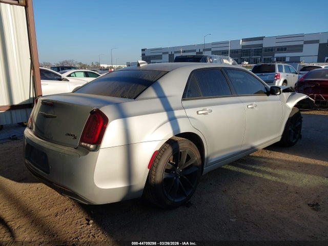 44709298 :رقم المزاد ، 2C3CCABG4PH589973 vin ، 2023 Chrysler 300 300s مزاد بيع