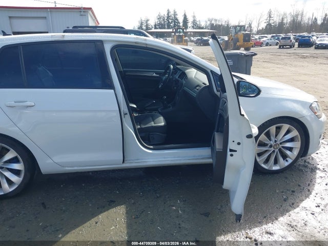 2015 Volkswagen Golf Tsi S 4-door მანქანა იყიდება აუქციონზე, vin: 3VW117AUXFM034705, აუქციონის ნომერი: 44709309
