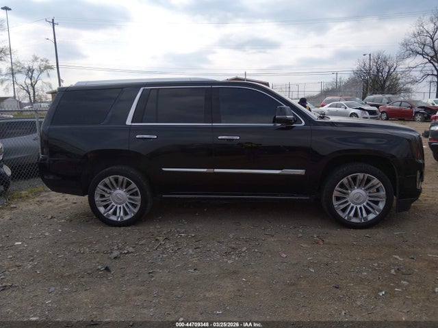44709348 :رقم المزاد ، 1GYS3DKJ5KR210440 vin ، 2019 Cadillac Escalade Platinum مزاد بيع