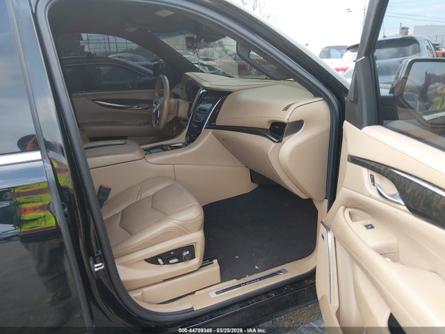 44709348 :رقم المزاد ، 1GYS3DKJ5KR210440 vin ، 2019 Cadillac Escalade Platinum مزاد بيع