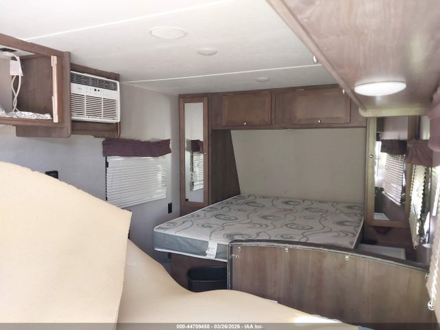 4YDT16F13JH935283 Dutchmen Coleman