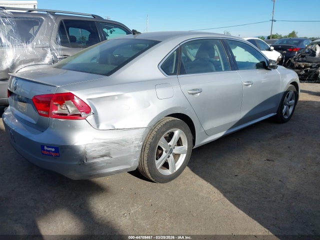 44709467 :رقم المزاد ، 1VWBP7A33CC049666 vin ، 2012 Volkswagen Passat 2.5l Se مزاد بيع