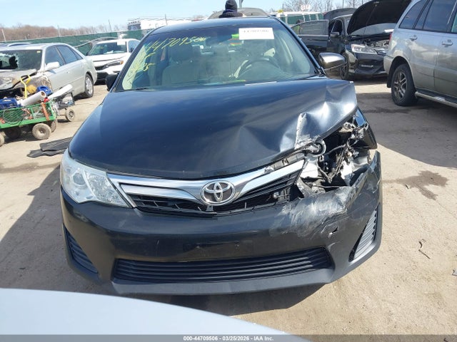 44709506 :رقم المزاد ، 4T4BF1FK9DR289112 vin ، 2013 Toyota Camry Le مزاد بيع