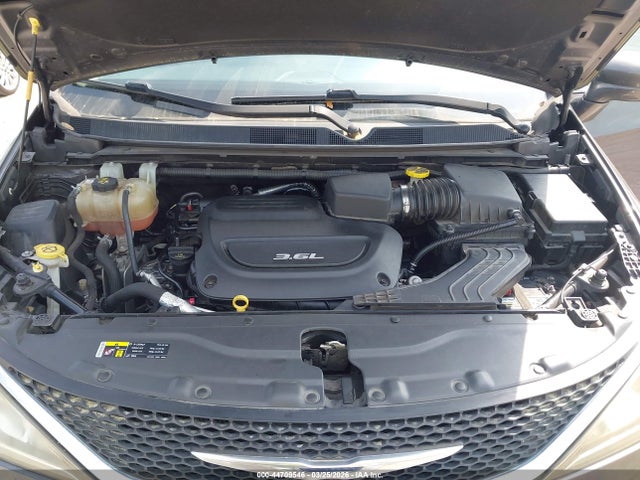 Auction sale of the 2017 Chrysler Pacifica Touring-l Plus, vin: 2C4RC1EG3HR538915, lot number: 44709546