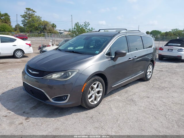 Auction sale of the 2017 Chrysler Pacifica Touring-l Plus, vin: 2C4RC1EG3HR538915, lot number: 44709546