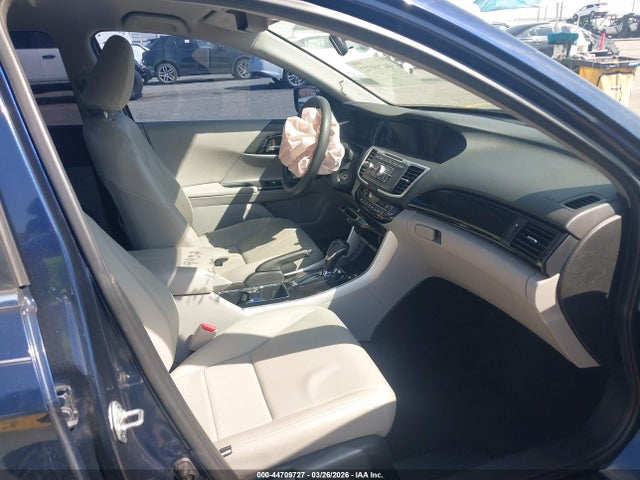 44709727 :رقم المزاد ، 1HGCR2F36HA085885 vin ، 2017 Honda Accord Lx مزاد بيع
