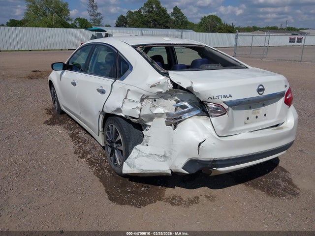 2017 NISSAN ALTIMA 1N4AL3AP2HC209930 Photo 2