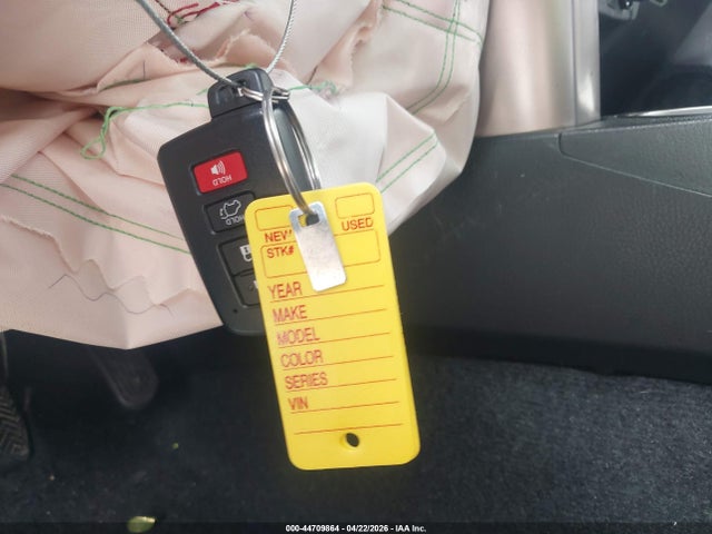 44709864 :رقم المزاد ، JTMRJREV1JD186784 vin ، 2018 Toyota Rav4 Hybrid Xle مزاد بيع
