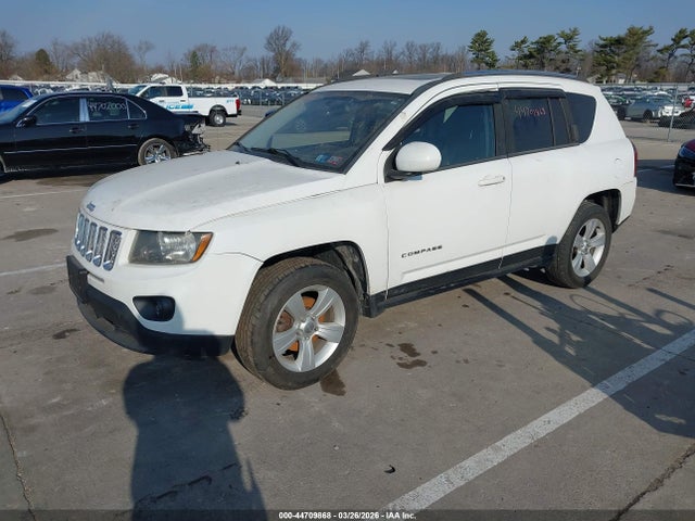 Jeep Compass Latitude 2014 1C4NJDEB8ED534237 Image 2