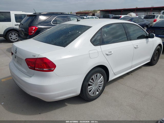 Продажа на аукционе авто 2015 Volkswagen Passat 1.8t S, vin: 1VWAS7A33FC009151, номер лота: 44709992