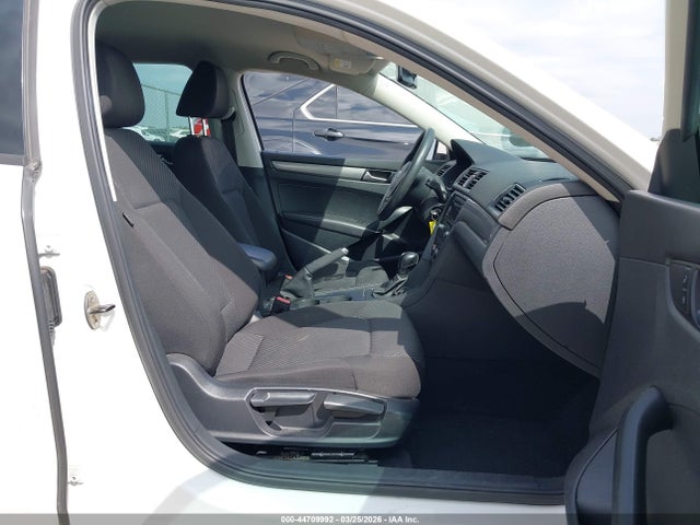 Продажа на аукционе авто 2015 Volkswagen Passat 1.8t S, vin: 1VWAS7A33FC009151, номер лота: 44709992