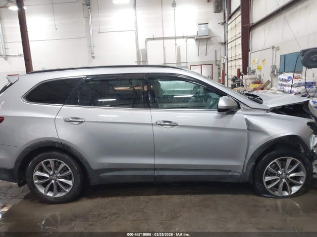 KM8SM4HF2HU253026 Hyundai Santa Fe Se