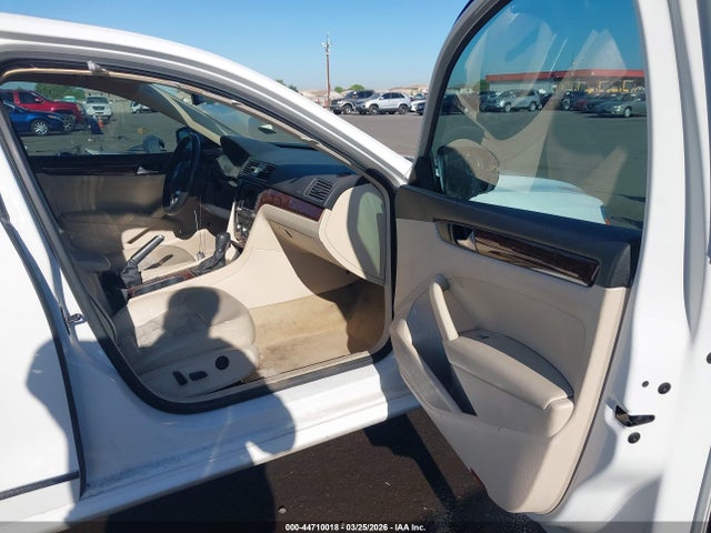 2013 Volkswagen Passat 2.0l Tdi Sel Premium მანქანა იყიდება აუქციონზე, vin: 1VWCN7A35DC051138, აუქციონის ნომერი: 44710018