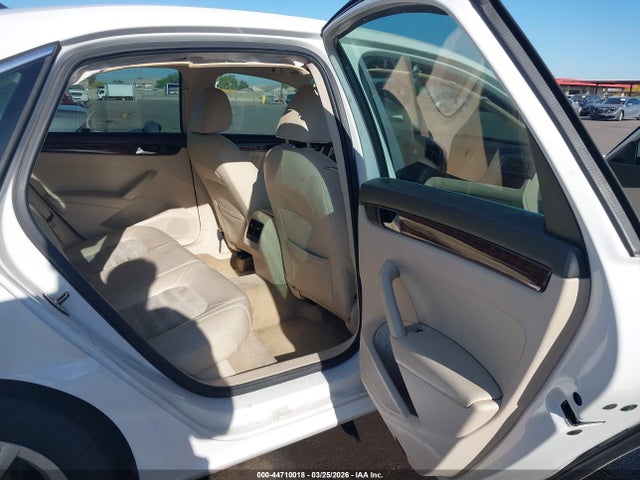 2013 Volkswagen Passat 2.0l Tdi Sel Premium მანქანა იყიდება აუქციონზე, vin: 1VWCN7A35DC051138, აუქციონის ნომერი: 44710018