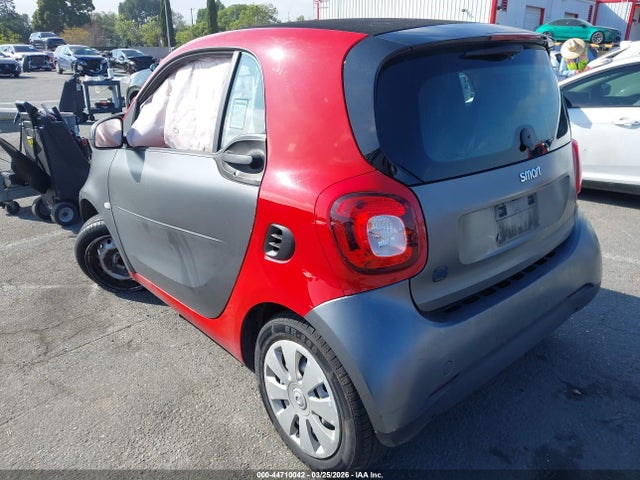 2018 Smart Fortwo Electric Drive Pure მანქანა იყიდება აუქციონზე, vin: WMEFJ9BA4JK306269, აუქციონის ნომერი: 44710042