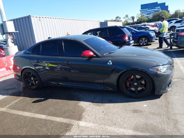 Alfa Romeo Giulia Quadrifoglio Rwd 2018 ZARFAEAV2J7583703 Image 13