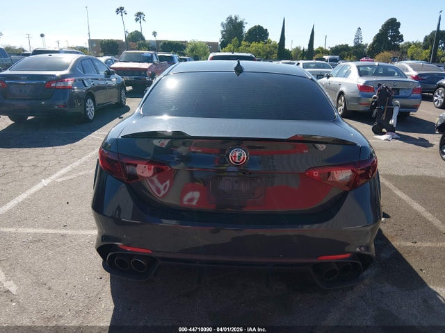 Alfa Romeo Giulia Quadrifoglio Rwd 2018 ZARFAEAV2J7583703 Image 16