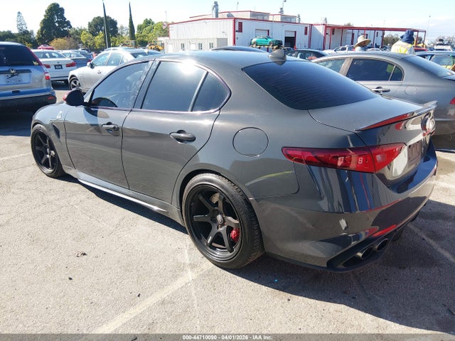 Alfa Romeo Giulia Quadrifoglio Rwd 2018 ZARFAEAV2J7583703 Image 3